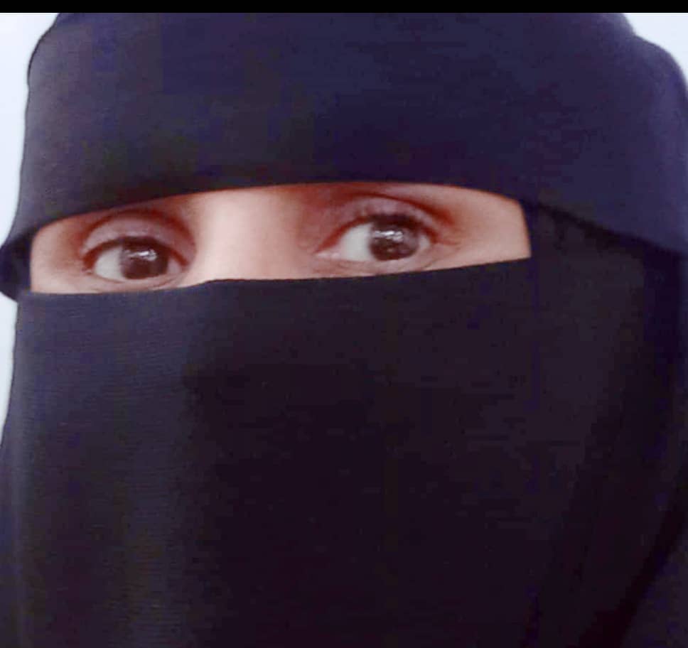 كيف لا اصرخ ..