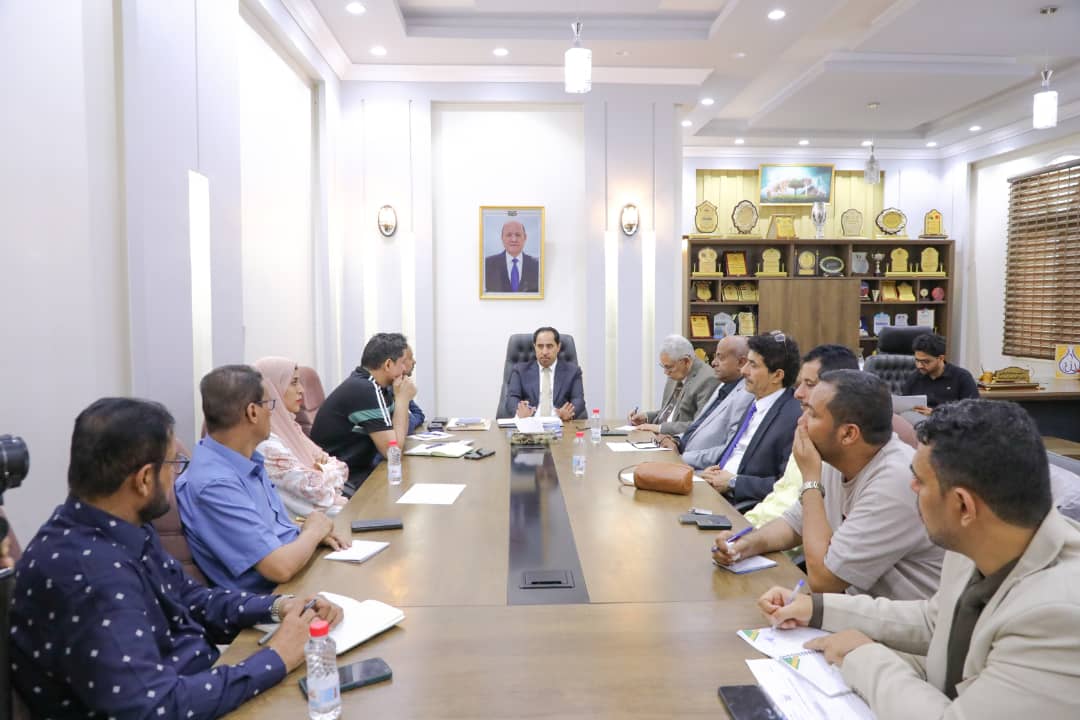 الوزير البكري يرأس اجتماعًا لوكلاء القطاعات العامة ويناقش إعداد خطة الـ (100) يوم