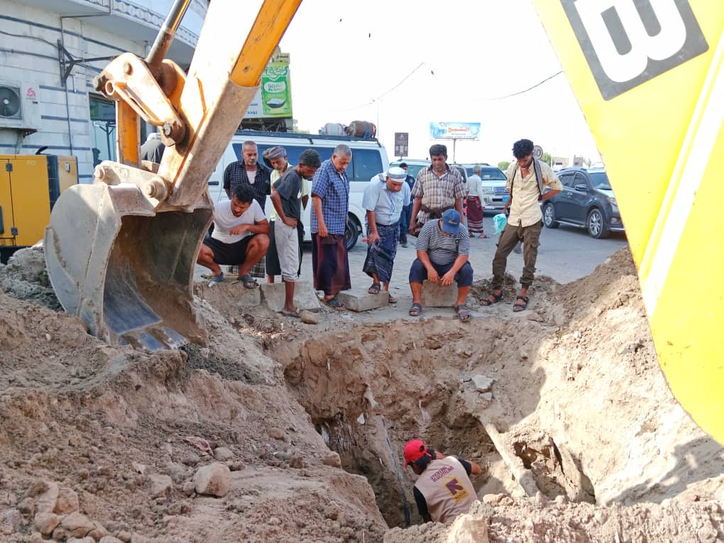 مؤسسة مياه عدن تكشف عن مخالفات وعشوائيات بأحياء في خورمكسر