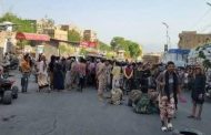 تعز: مسلحون يغلقون المنفذ الشرقي احتجاجًا على تأخر علاج جريح