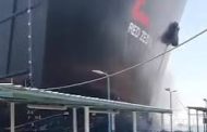 سفينة شحن كبيرة تلحق اضرار برصيف قناة السويس 