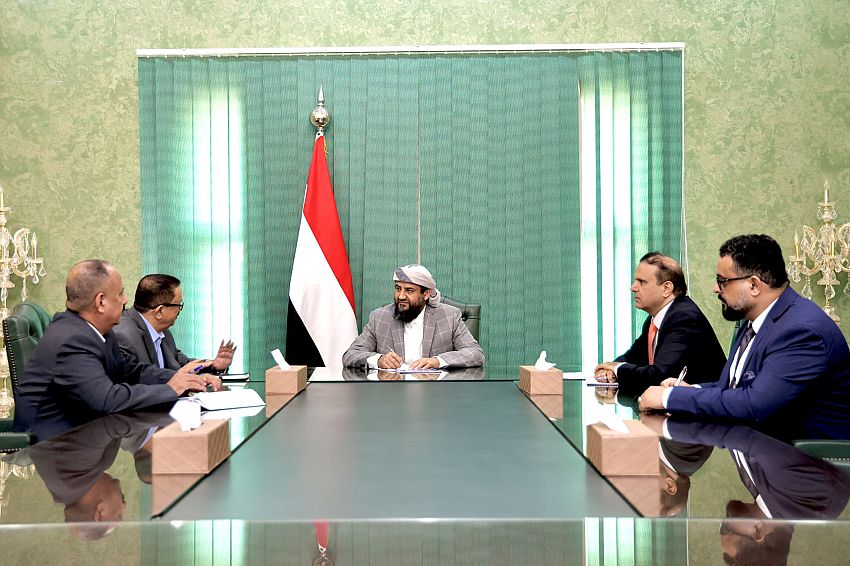 عضو مجلس القيادة المحرّمي يطلع على أوضاع الخطوط الجوية اليمنية ويشدد على ضرورة النهوض بقطاع الطيران