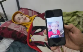 موقع إسرائيلي: مساعدات أطفال غزة المجوعين على الأبواب.. دعوها تدخل