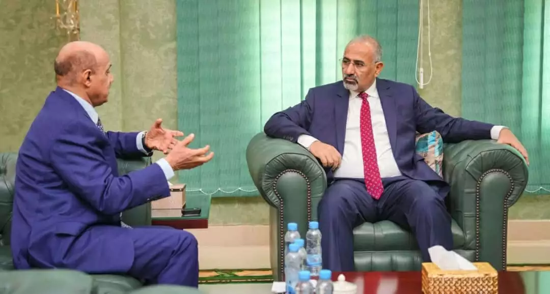 الزُبيدي يطّلع على إجراءات البنك المركزي لضبط القطاع المالي والمصرفي