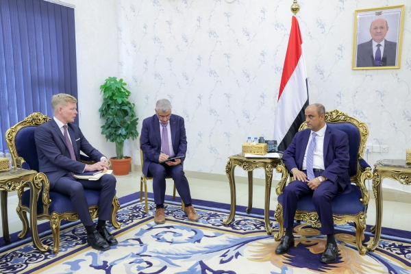 بن بريك يلتقي غروندبرغ ويؤكد دعم الحكومة لجهود السلام ويشدد على معالجة جذور الصراع