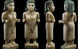 غادر البلاد قبل 55 عاما.. باحث يكشف عن رحلة تنقل تمثال نادر من آثار اليمن في المزادات العالمية