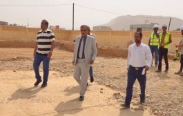 الامين العام يدشن الأعمال الإنشائية لمركز علاج سوء التغذية بمدينة عتق