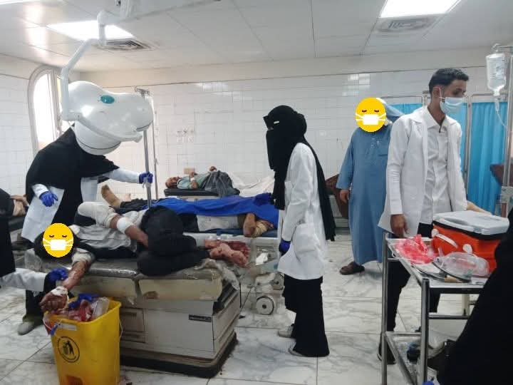 وفاة 3 أشخاص وإصابة 12 شخص في حادث مروع بلحج 