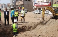 وكيل محافظة عدن يتفقد سير العمل في مشروع إعادة تأهيل شارع الخمسين
