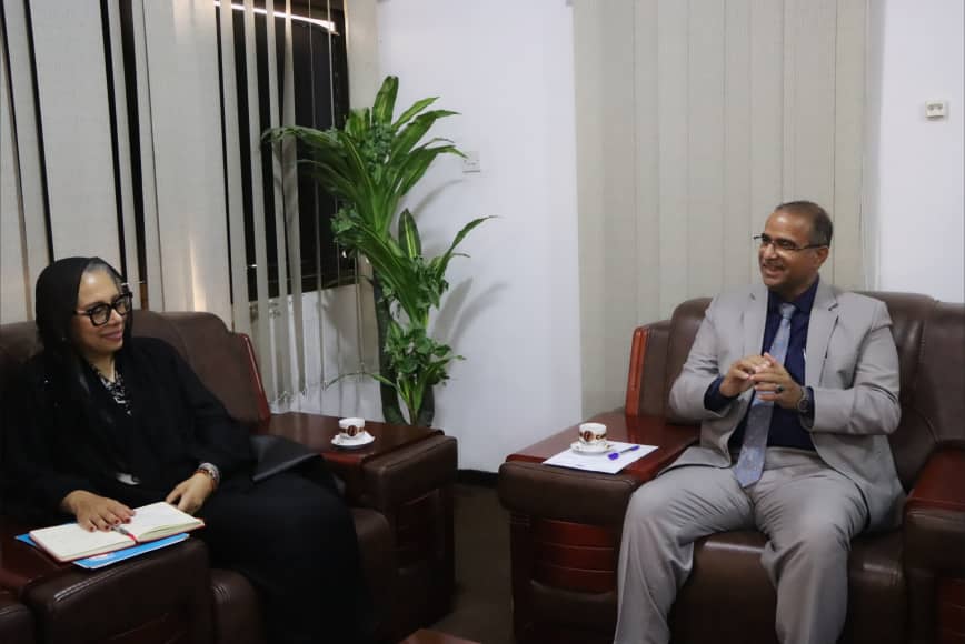 الوزير الزعوري يبحث مع مديرة 