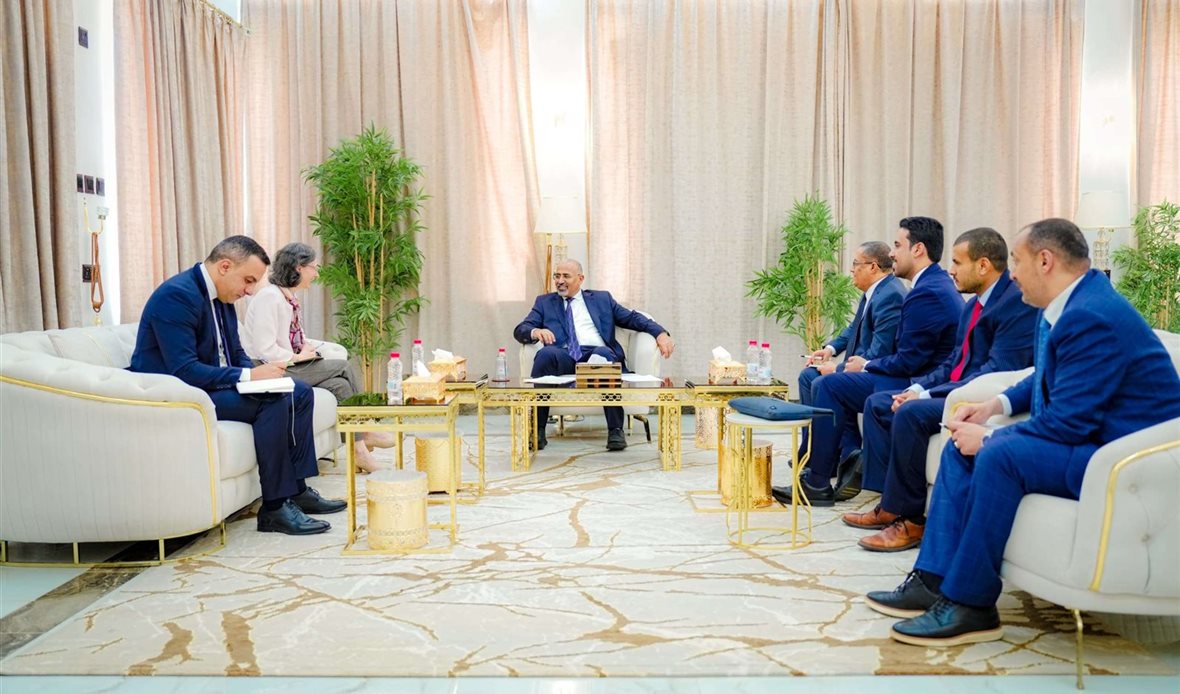 الزُبيدي يبحث مع سفيرة فرنسا تطورات المشهد السياسي والاقتصادي في البلاد