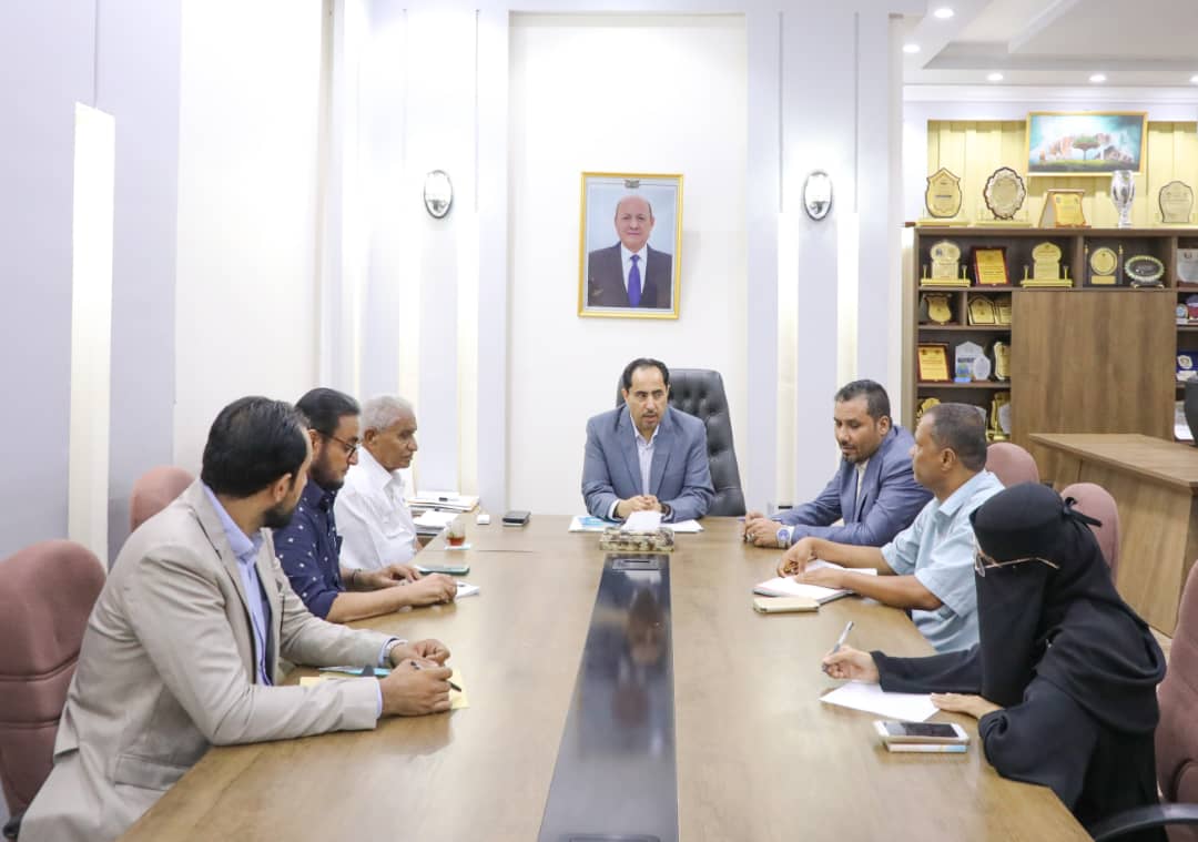 عدن .. الوزير البكري يلتقي مدير مكتب الشباب والرياضة بـ 