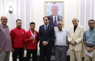 الوزير البكري يستقبل بطل لعبة 