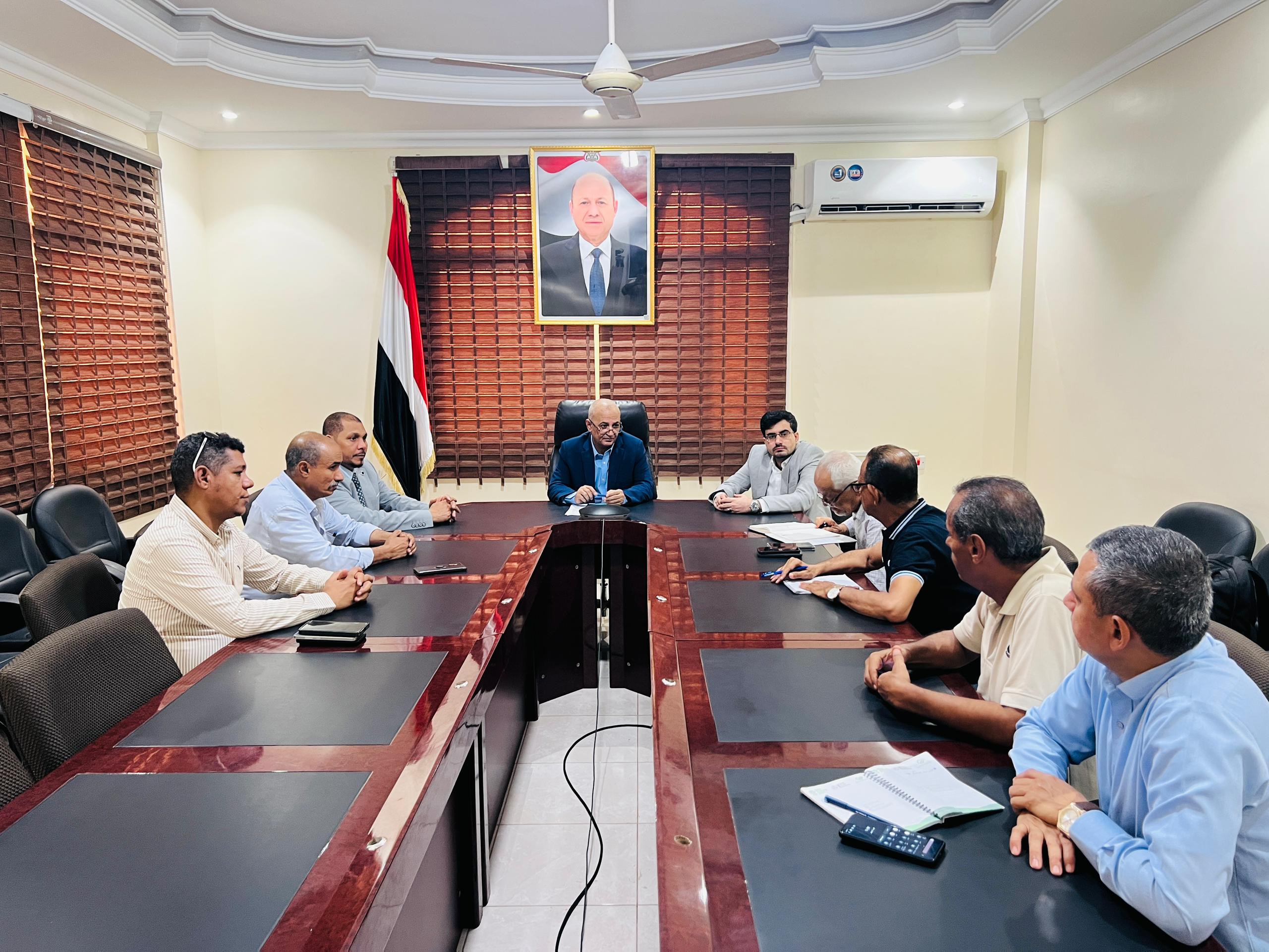 وزير المياه والبيئة يناقش مع محافظ أرخبيل سقطرى التحديات والمشاريع ذات الأولوية في المحافظة