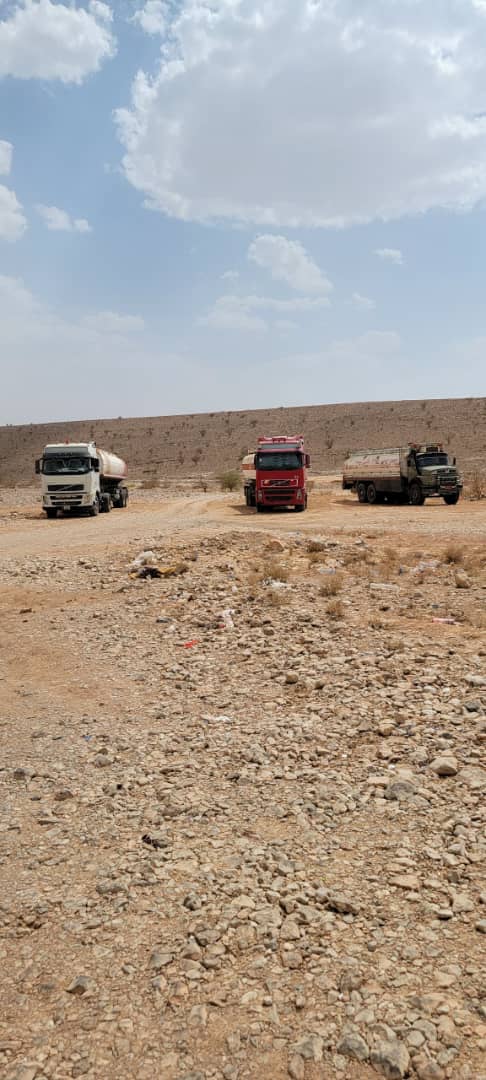 احتجاجات المكلا ترغم قيادة الهضبة على الإفراج عن قواطر المشتقات النفطية لمحطات كهرباء ساحل حضرموت