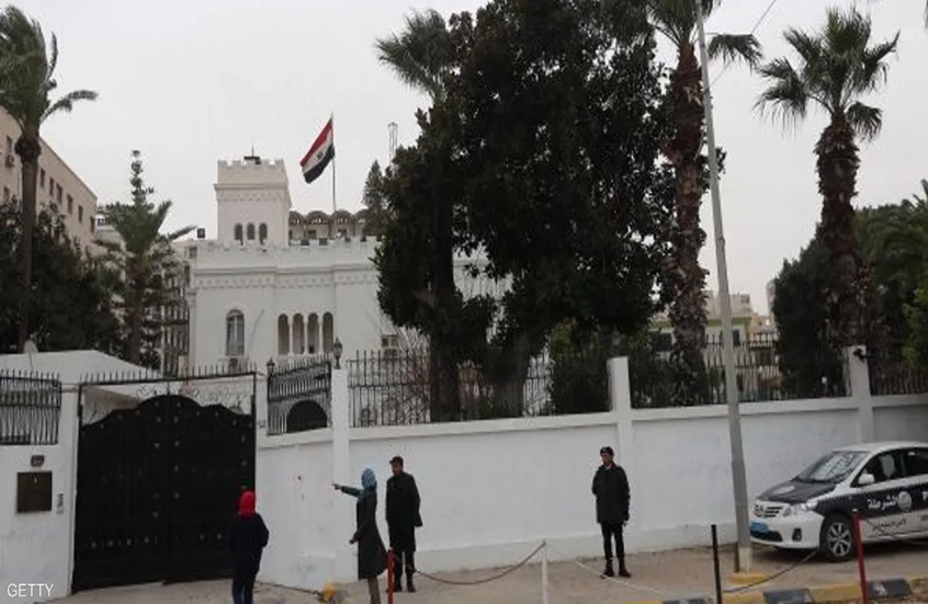 أول تعليق مصري على اقتحام سفارة القاهرة في طرابلس