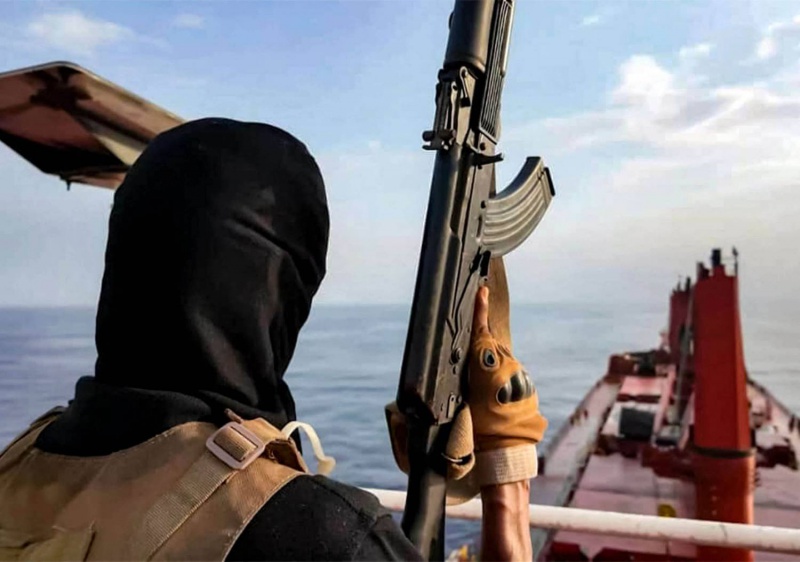 الديانة والجنسية جواز عبور طواقم السفن المرتعبة من هجمات الحوثيين