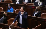 خبير إسرائيلي: عزل أيمن عودة من الكنيست إعلان حرب على عرب الداخل
