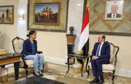 وزير الخارجية يبحث مع السفيرة البريطانية تعزيز الشراكة بما يخدم الأمن والاستقرار في اليمن