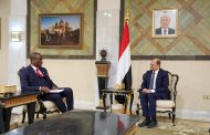 وزير الخارجية يبحث مع سفير جمهورية جنوب أفريقيا تعزيز التعاون التنموي والاقتصادي