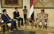 وزير الدفاع يبحث مع القائم بأعمال السفارة الصينية مستجدات الوضع في اليمن