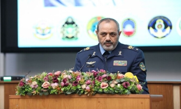 وزير الدفاع الإيراني يكشف عن إنشاء مصانع للسلاح وبنى عسكرية في بعض الدول