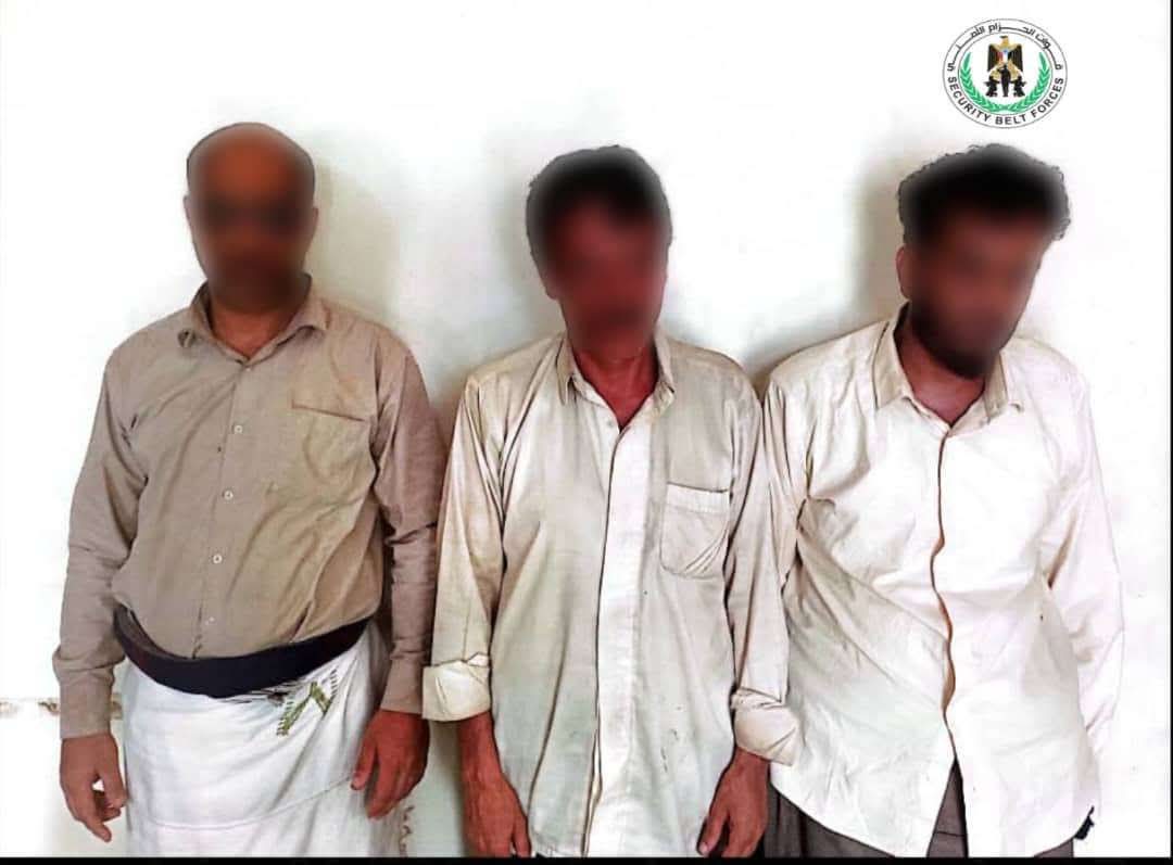 الحزام الأمني بعدن يضبط ثلاثة متهمين بممارسة السحر والعبث بالآثار