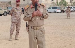 قائد المنطقة العسكرية الثانية في لقاء يحذر من مخطط حوثي لاستهداف ساحل حضرموت والنخبة الحضرمية