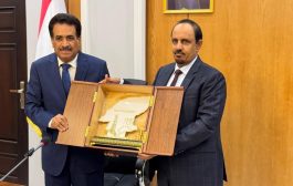 السلطة المحلية والمكتب التنفيذي بحضرموت تكرمان السفير بلفقيه 