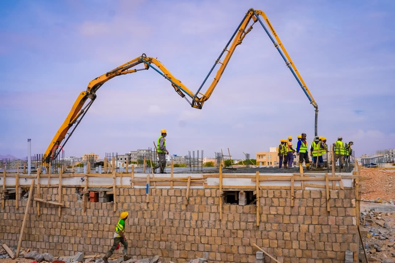 استمرار العمل في مشروع مركز الطوارئ في شبوة والمحافظ يؤكد على تطوير البنية التحتية الصحية للمحافظة