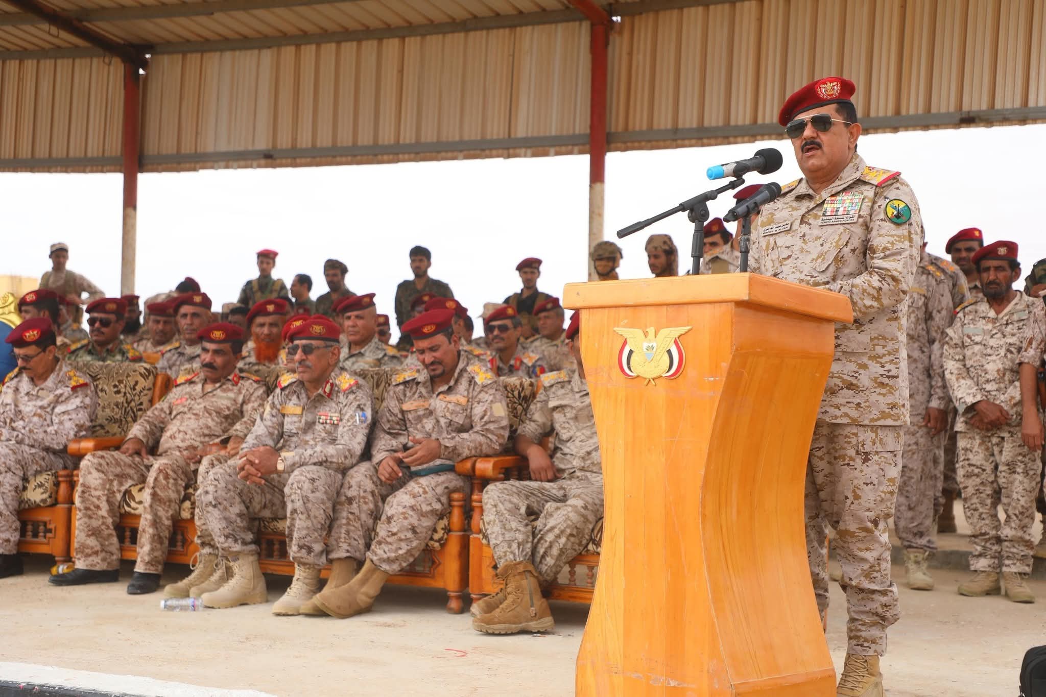 وزير الدفاع ومحافظ المهرة يتفقدان جاهزية محور الغيضة