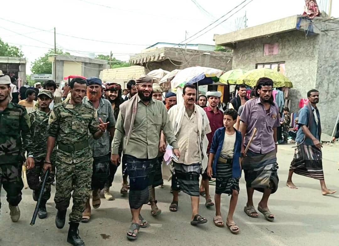 انتقالي طور الباحة ينفذ حملة مشتركة مع السلطة المحلية لمراقبة وضبط أسعار المواد الغذائية في المديرية