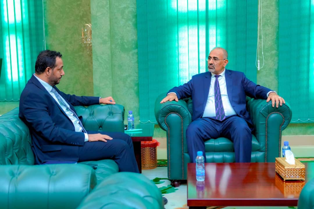 الزُبيدي يطّلع من وزير التربية على استعدادات بدء العام الدراسي الجديد