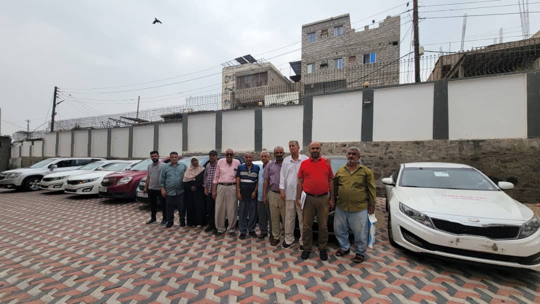 تدشين توزيع سيارات لمكاتب الصناعة والتجارة في مديريات عدن