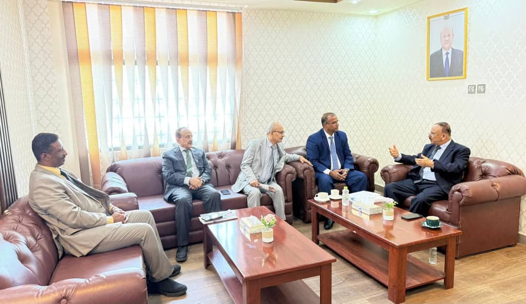 وزارتا الشؤون الاجتماعية والنقل تبحثان مسودة انضمام اليمن لاتفاقية العمل البحري (MLC)