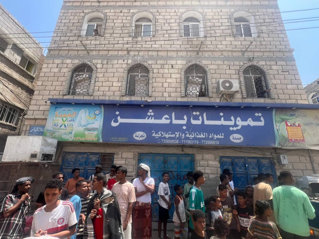 نيابة الصناعة والتجارة بحضرموت تنفذ حملة واسعة لضبط الأسعار وإغلاق عدد من المحلات المخالفة في المكلا