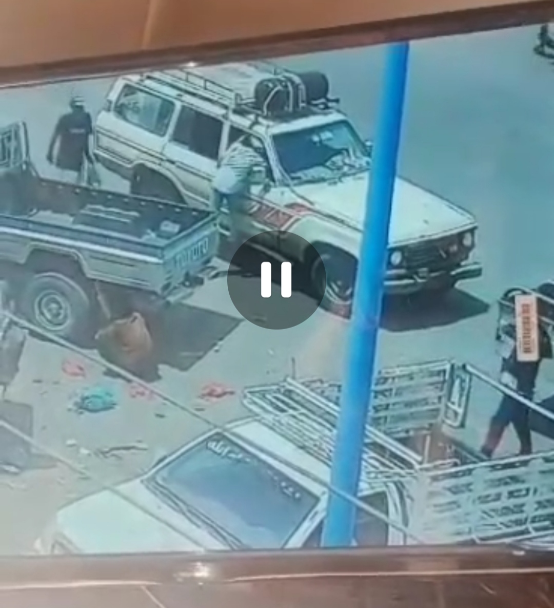 بالفيديو : سرقة مبلغ كبير من سيارة مواطن بمنطقة العند لحج