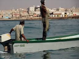 خفر السواحل بحضرموت يحذر الصيادين من خطورة الإبحار ويؤكد توقف الحركة البحرية حتى الأربعاء المقبل