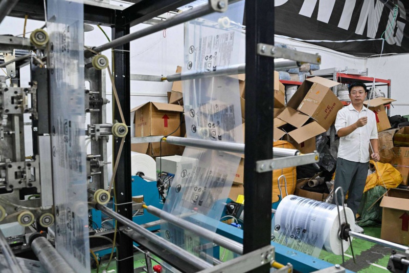 الحرب التجارية تضع مصانع الصين في منحدر الانكماش الخفي