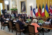 تايمز: 4 خيارات أمام أوروبا وأميركا لضمان أمن أوكرانيا وردع روسيا
