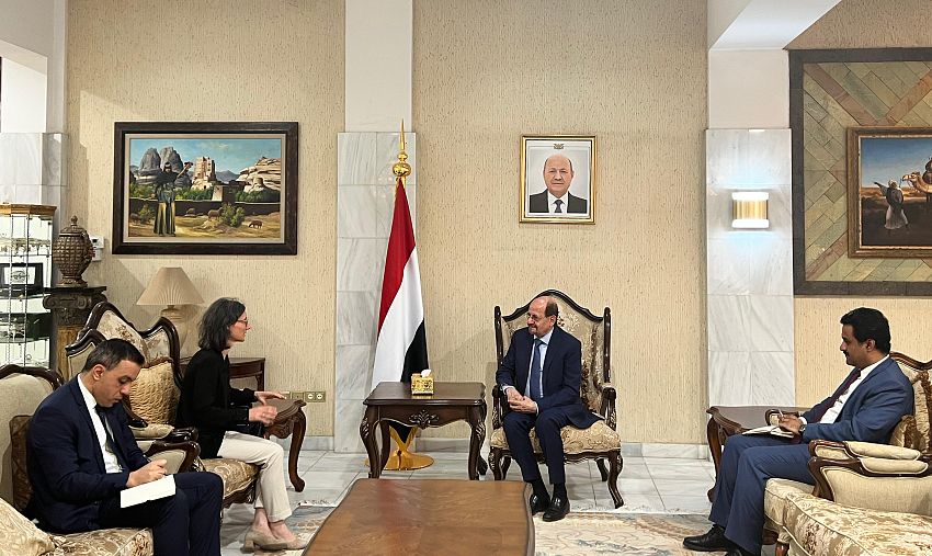 وزير الخارجية يلتقي السفيرة الفرنسية لدى اليمن