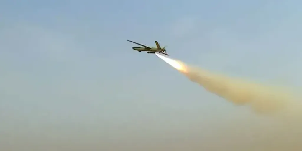 أول رد عسكري حوثي على أغتيال إسرائيل لرئيس الوزراء واعضاء حكومته
