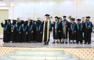 محافظ حضرموت يكرم 107 خريجًا وخريجة من جامعة العرب ويؤكد دعم السلطة المحلية للتعليم العالي