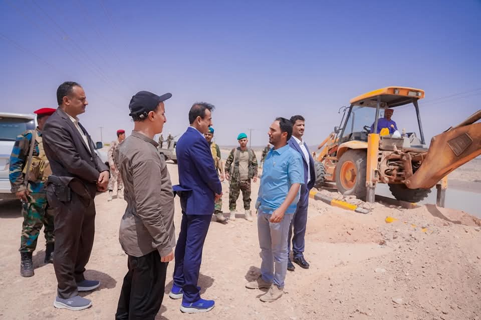 المحافظ بن الوزير يدشّن مشروع إنارة المدخل الغربي لشارع الشهيد قطن