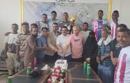 لتتويجهم كأس الوصيف في البطولة.. مدير عام المنصورة يكرم لاعبي كرة اليد بنادي أهلي عدن الرياضي