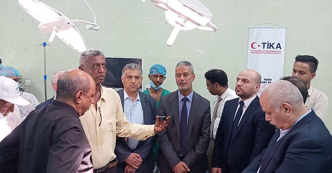 نائب محافظ عدن يفتتح غرفة عمليات العظام بهيئة مستشفى الجمهورية بعدن
