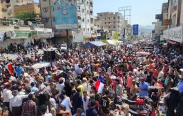 عاجل ..خروج المئات من المواطنين في احتجاجات غاضبة في تعز 