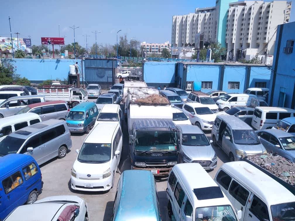شرطة السير بعدن تدشّن حملة صارمة ضد المركبات المخالفة