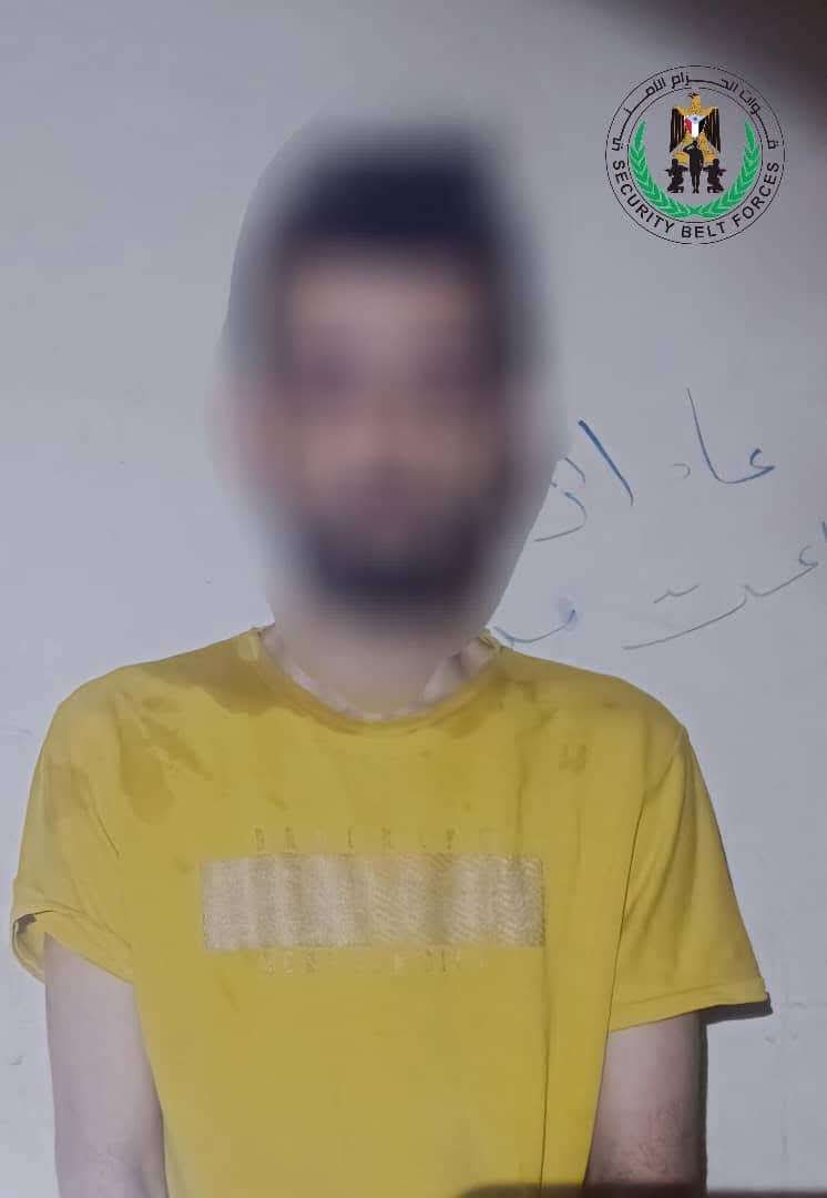 قوات الحزام الأمني تضبط شخصاً وامرأتين بحوزتهم مخدرات وأدوات ترويج في المنصورة