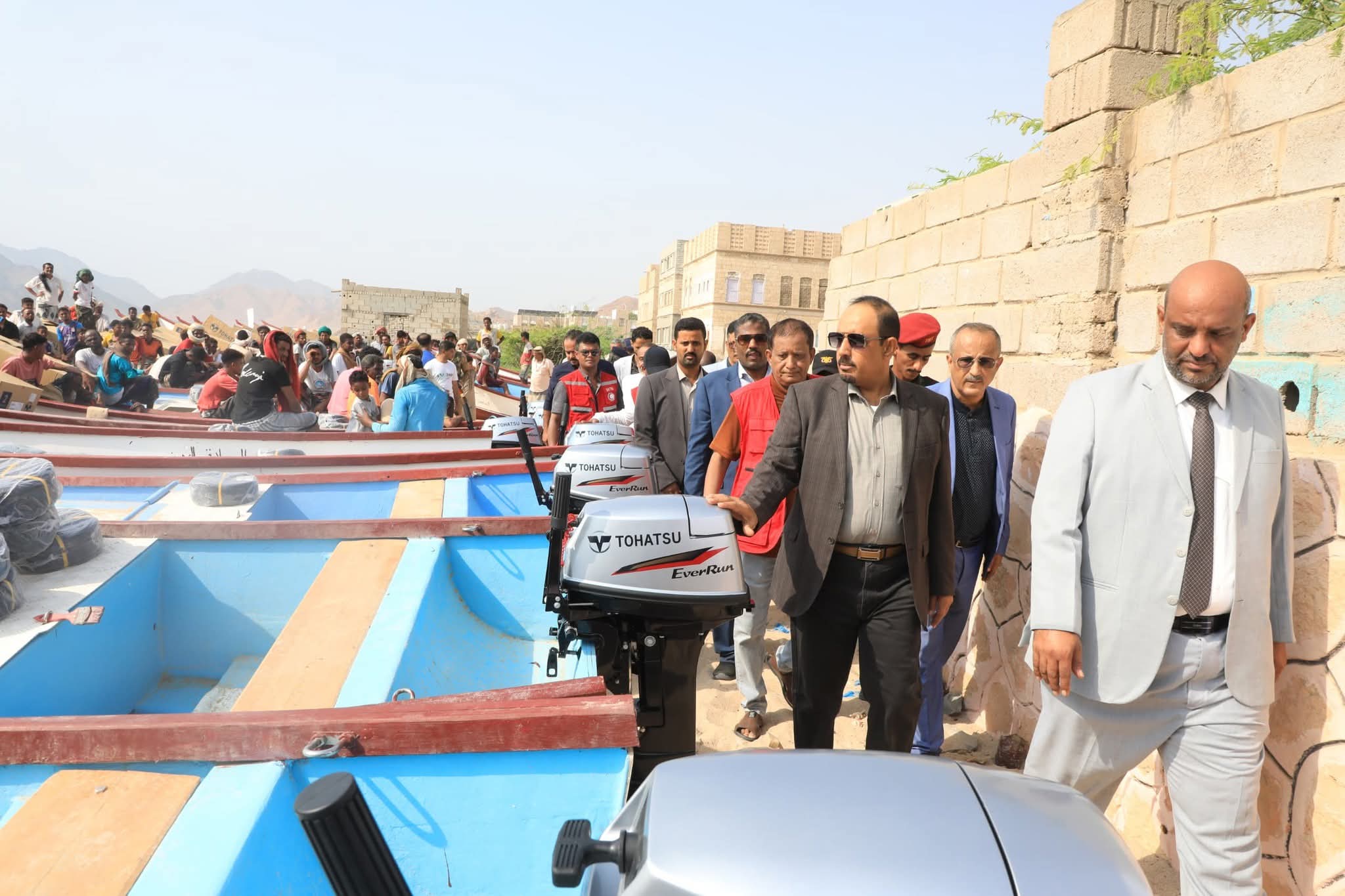 محافظ حضرموت يدشن توزيع 